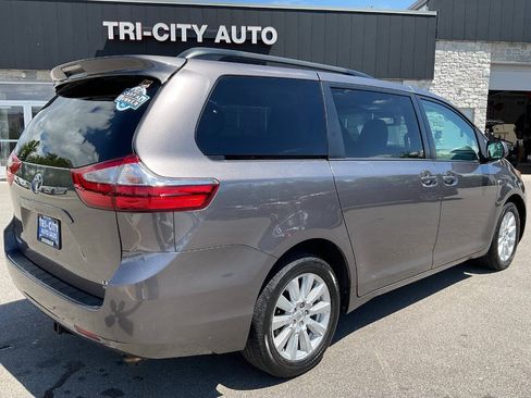 Used 2017 Toyota Sienna LE AWD/4WD image 7