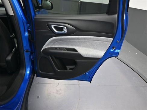 Used 2022 Jeep Compass Latitude image 13