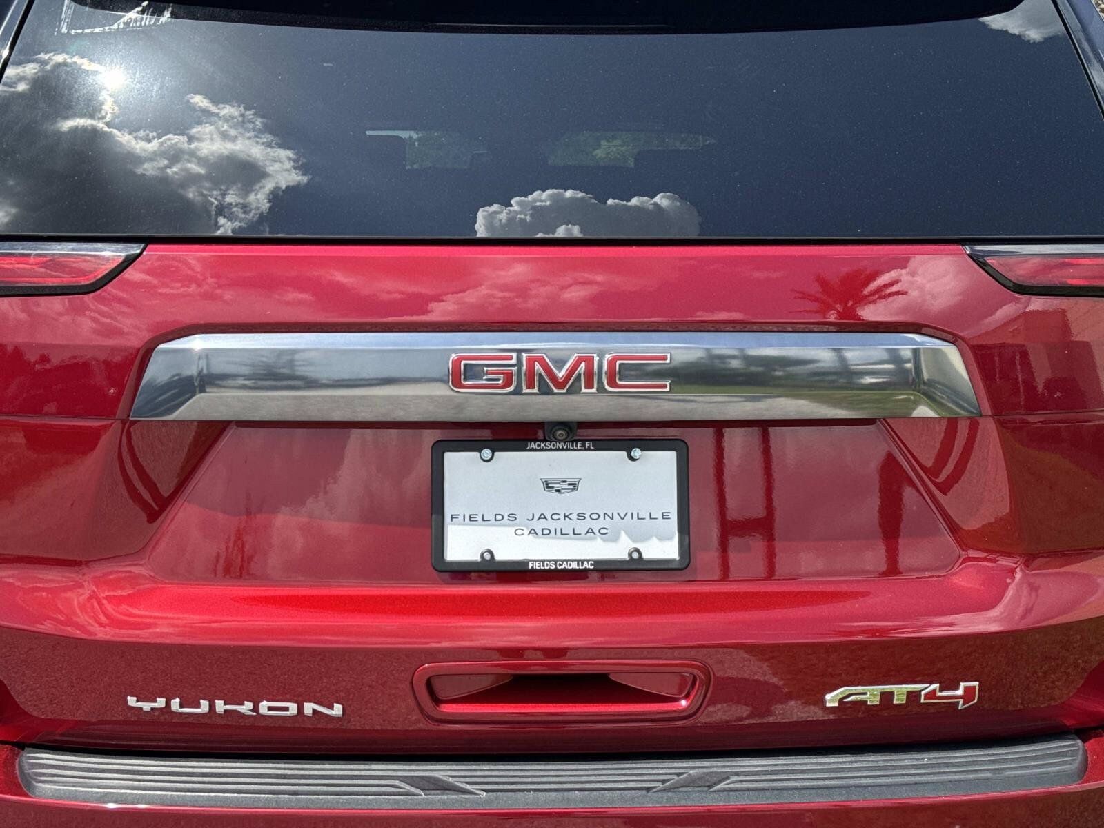 Used 2024 GMC Yukon AT4 w/ Technology Package AWD/4WD image 10
