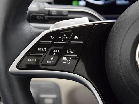 Used 2025 Mercedes-Benz GLS 450 4MATIC image 25