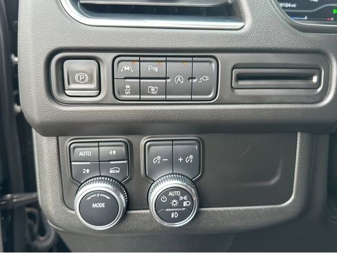 Certified 2022 GMC Yukon XL SLT w/ SLT Luxury Package image 34