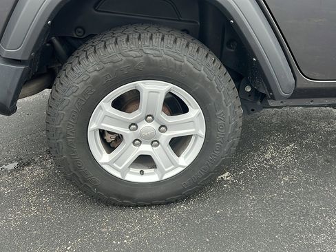 Used 2023 Jeep Wrangler Sport S image 10