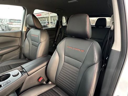 Certified 2025 Nissan Rogue SV image 28