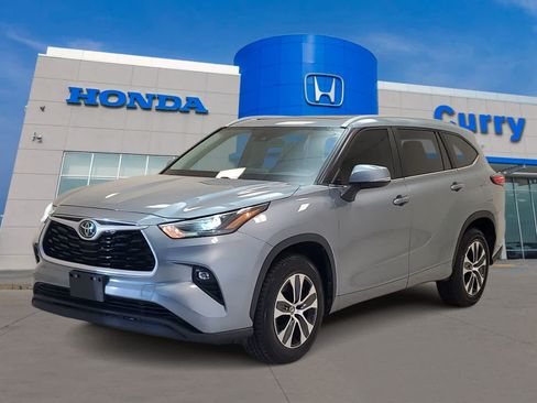Used 2023 Toyota Highlander XLE FWD image 1