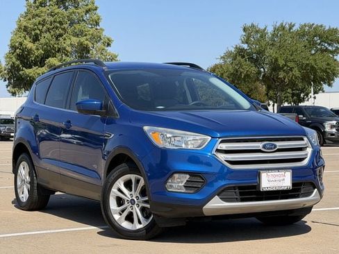 Used 2018 Ford Escape SE FWD image 2