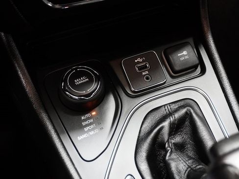 Used 2021 Jeep Cherokee Latitude Lux image 27