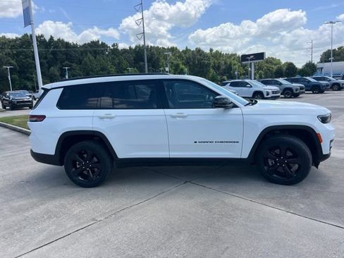Used 2023 Jeep Grand Cherokee L Laredo RWD image 8