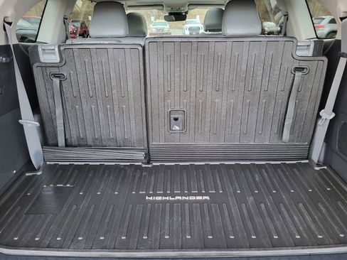 Used 2021 Toyota Highlander Limited image 28