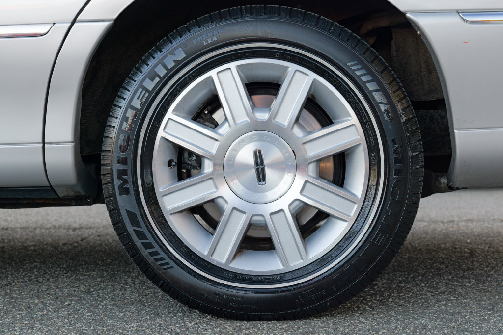 Used 2008 Lincoln Town Car Executive RWD image 14