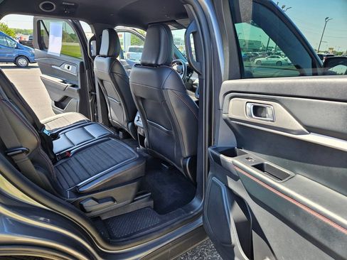 Used 2025 Ford Explorer ST-Line w/ ST-Line Street Pack AWD/4WD image 26