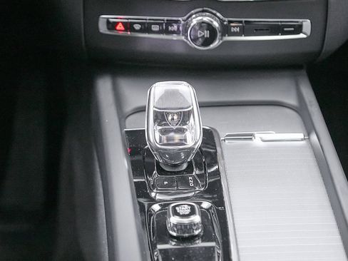 Certified 2025 Volvo XC60 T8 Ultra w/ Protection Package Premier image 34