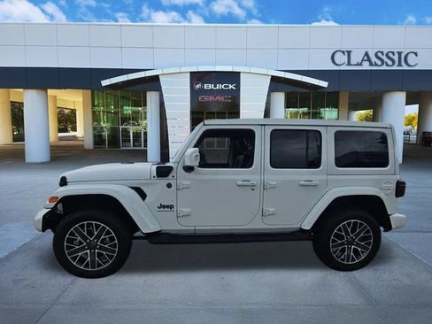 Used 2023 Jeep Wrangler Unlimited Sahara AWD/4WD image 4