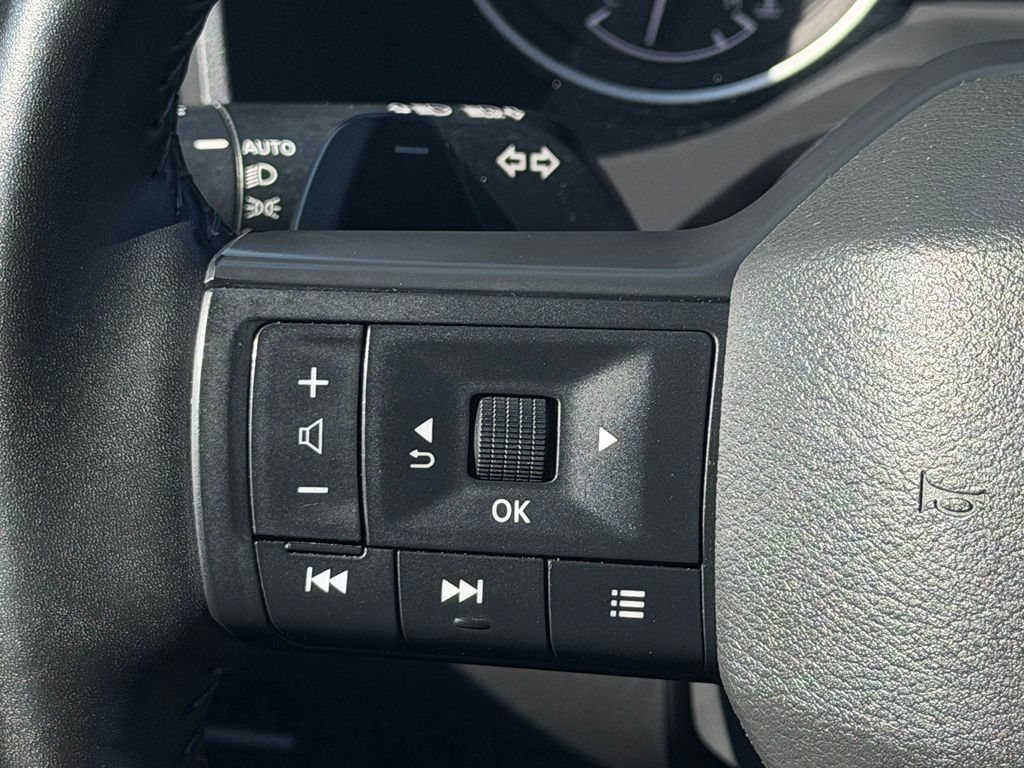 Used 2025 Nissan Rogue SV FWD image 15