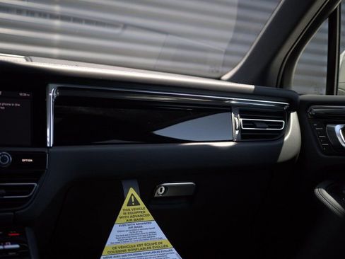 Certified 2025 Porsche Macan Turbo image 39