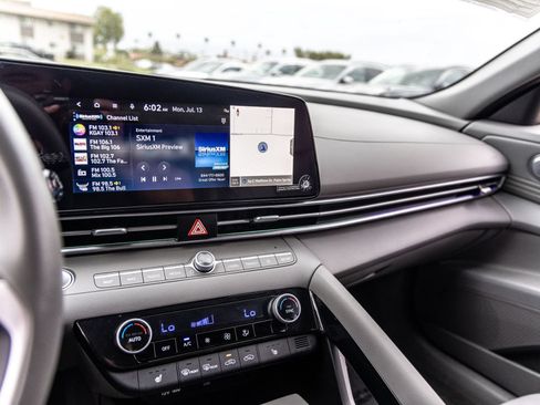 Used 2025 Hyundai Elantra SEL FWD image 22