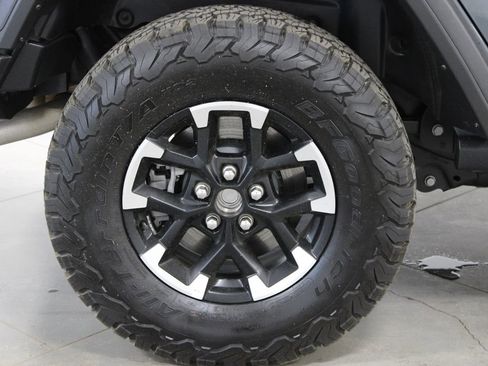 Used 2025 Jeep Wrangler Unlimited Rubicon 4xe w/ Convenience Group AWD/4WD image 13