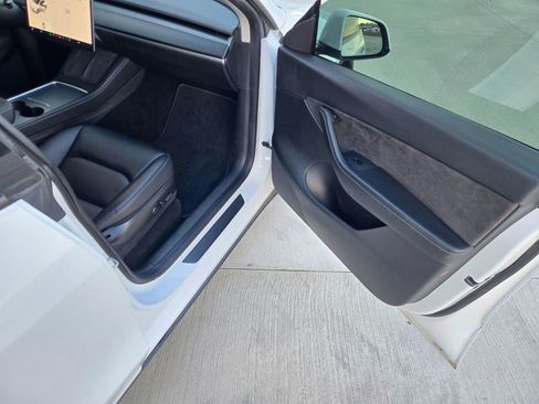 Used 2021 Tesla Model Y Long Range image 19