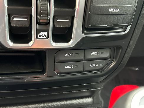 Used 2018 Jeep Wrangler Unlimited Sahara AWD/4WD image 25