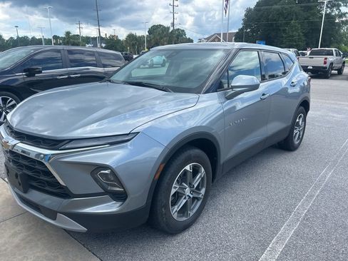 Used 2023 Chevrolet Blazer LT AWD/4WD image 3