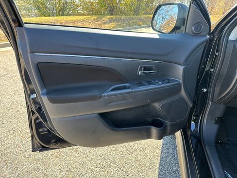 Used 2023 Mitsubishi Outlander Sport ES image 10