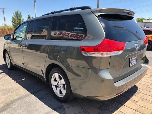 Used 2012 Toyota Sienna LE FWD image 4