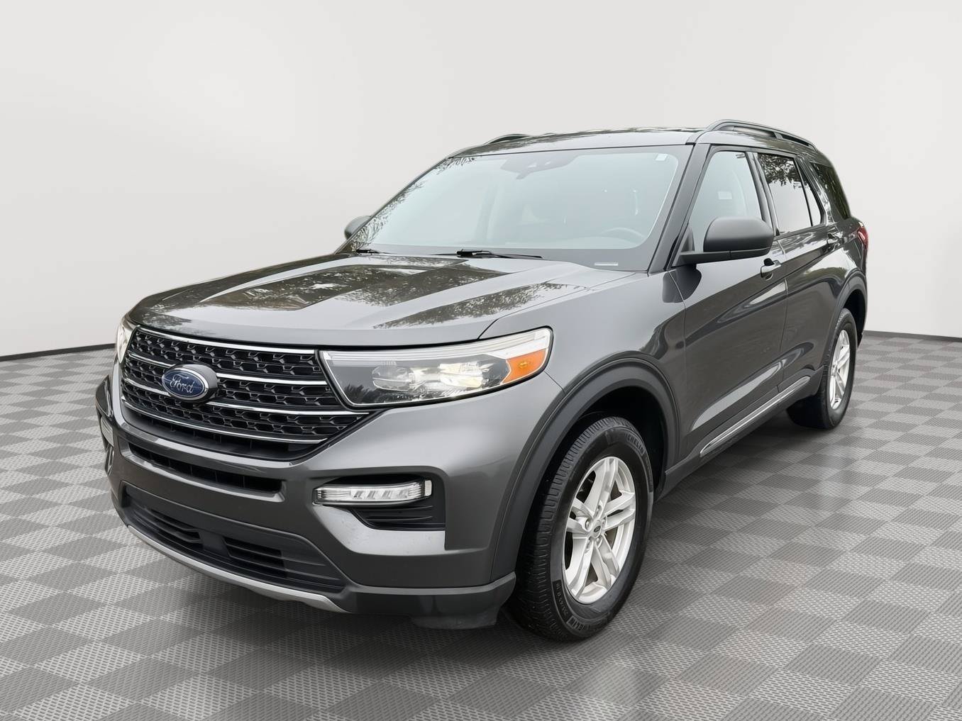 Used 2020 Ford Explorer XLT w/ Equipment Group 202A AWD/4WD image 3