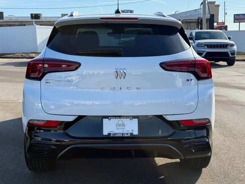 Used 2024 Buick Encore GX Sport Touring image 4