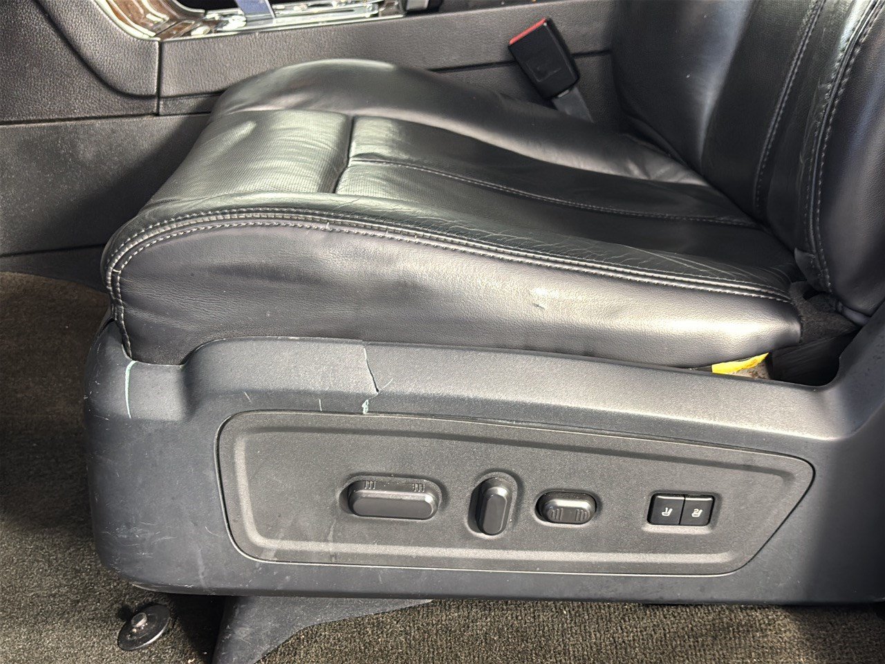 Used 2016 Lincoln Navigator L Select RWD image 16
