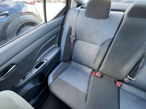 Used 2025 Nissan Versa SV FWD image 39