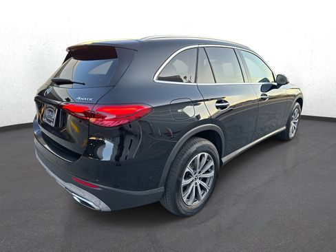 Used 2024 Mercedes-Benz GLC 300 4MATIC image 3