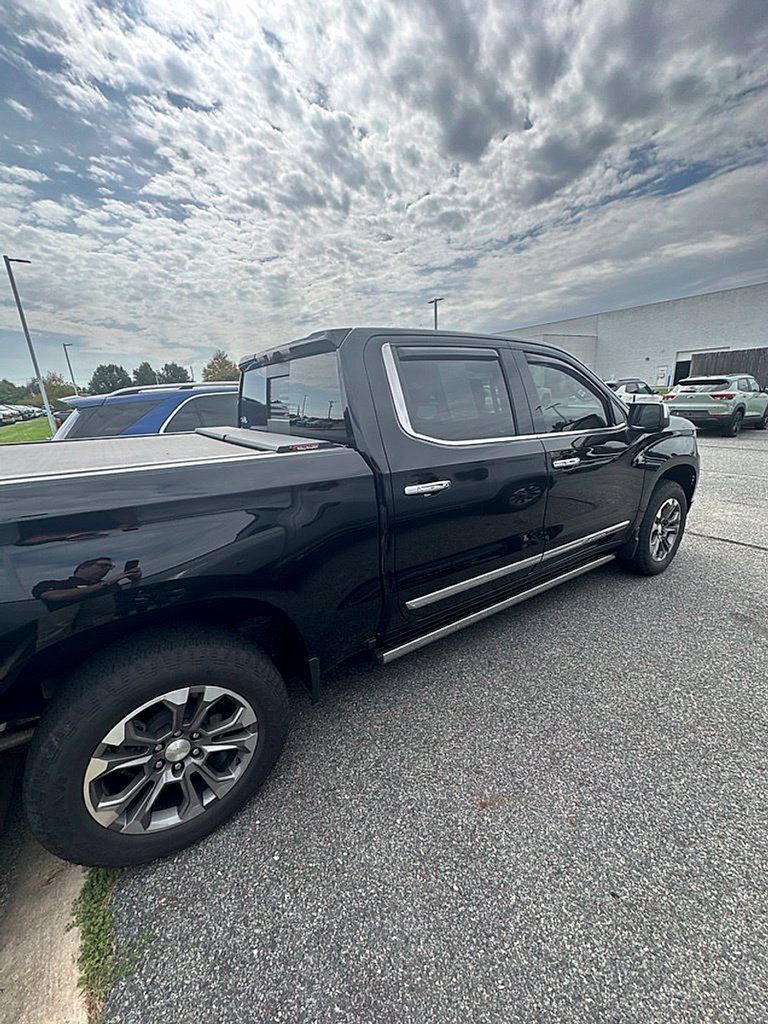 Used 2022 Chevrolet Silverado 1500 High Country w/ Technology Package AWD/4WD image 8