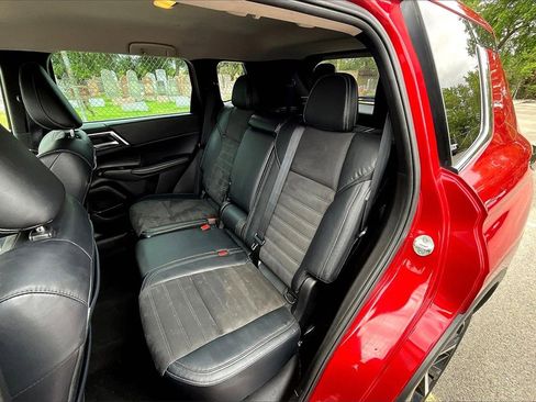 Used 2023 Mitsubishi Outlander SE image 24