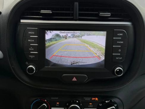 Used 2020 Kia Soul LX FWD image 12
