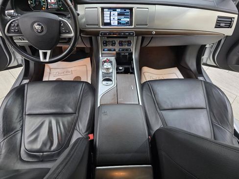Used 2014 Jaguar XF RWD image 28
