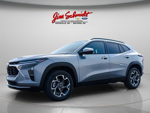 New 2026 Chevrolet Trax LT w/ LT Convenience Package FWD image 3