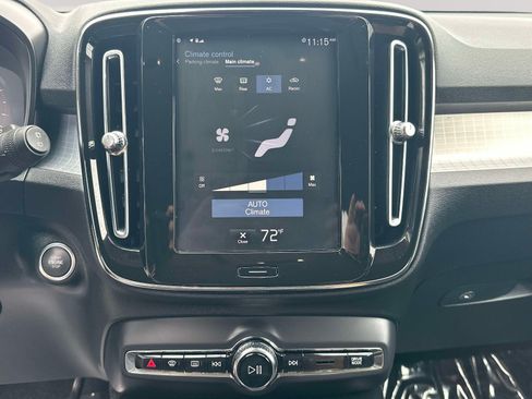 Used 2020 Volvo XC40 T4 Momentum FWD image 9