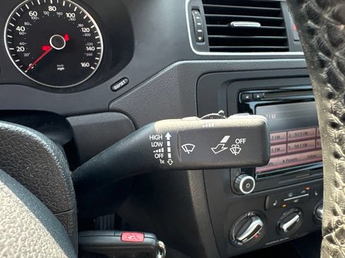 Used 2013 Volkswagen Jetta SE FWD image 26