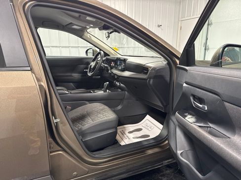 Used 2025 Nissan Kicks SV FWD image 10