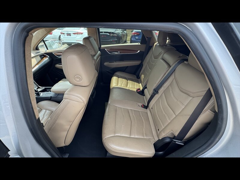 Used 2017 Cadillac XT5 Platinum AWD/4WD image 13