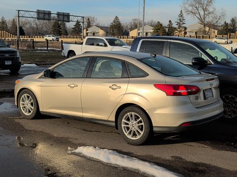 Used 2018 Ford Focus SE w/ Cold Weather Package image 2