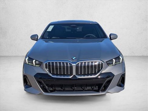 Used 2026 BMW 530i xDrive w/ M Sport Package AWD/4WD image 5
