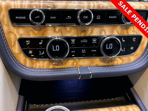 Used 2024 Bentley Bentayga Extended Wheelbase image 33