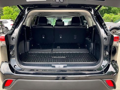 Used 2023 Toyota Highlander XLE AWD/4WD image 31