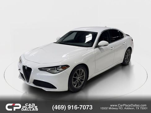 Used 2018 Alfa Romeo Giulia image 5