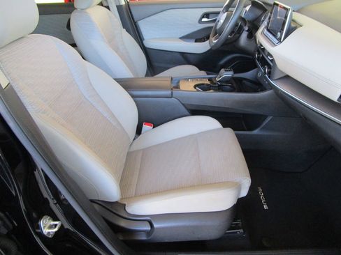 Used 2023 Nissan Rogue SV image 22