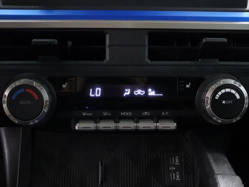 Certified 2025 Toyota Tacoma TRD Off-Road AWD/4WD image 18