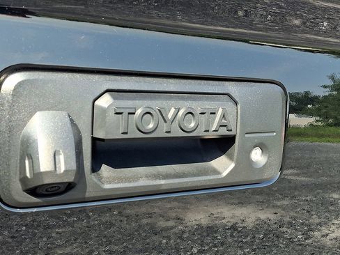 Used 2021 Toyota Tundra SR5 AWD/4WD image 31