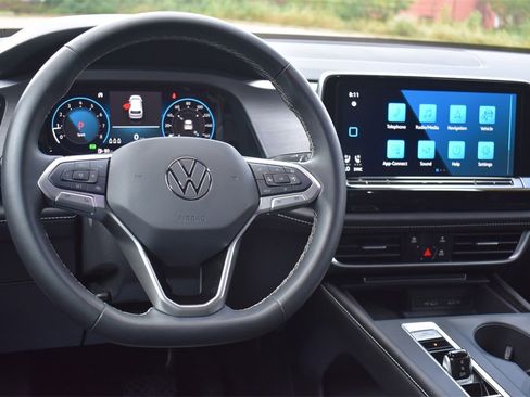 Used 2024 Volkswagen Atlas Cross Sport SE image 22