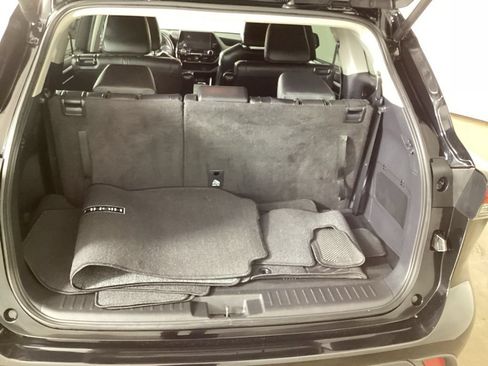 Used 2025 Toyota Highlander XLE AWD/4WD image 27