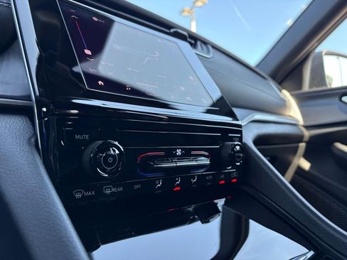 New 2025 Jeep Grand Cherokee Laredo image 6